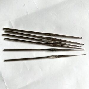 Lot 6 Tiny Crochet Hooks Vintage Milward England Metal 5" Long .6 .75 1. 1.25